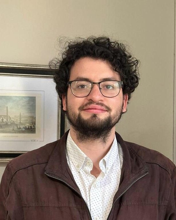 Retrato de Camilo Carrasco, Psicólogo de Entre Lazos