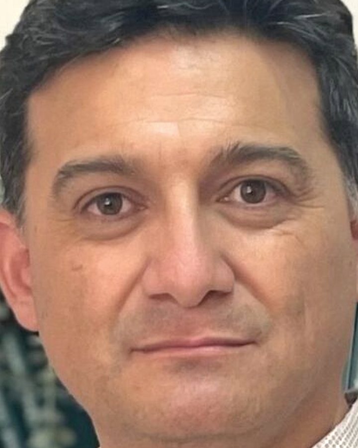 Retrato de Raúl Vega, Médico Psiquiatra de Entre Lazos